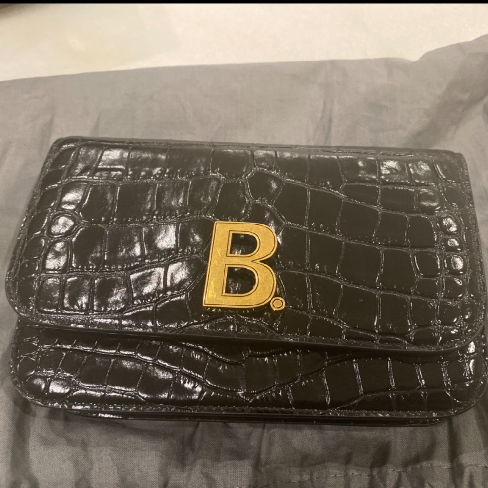 Balenciaga B Crossbody Bag. Black.